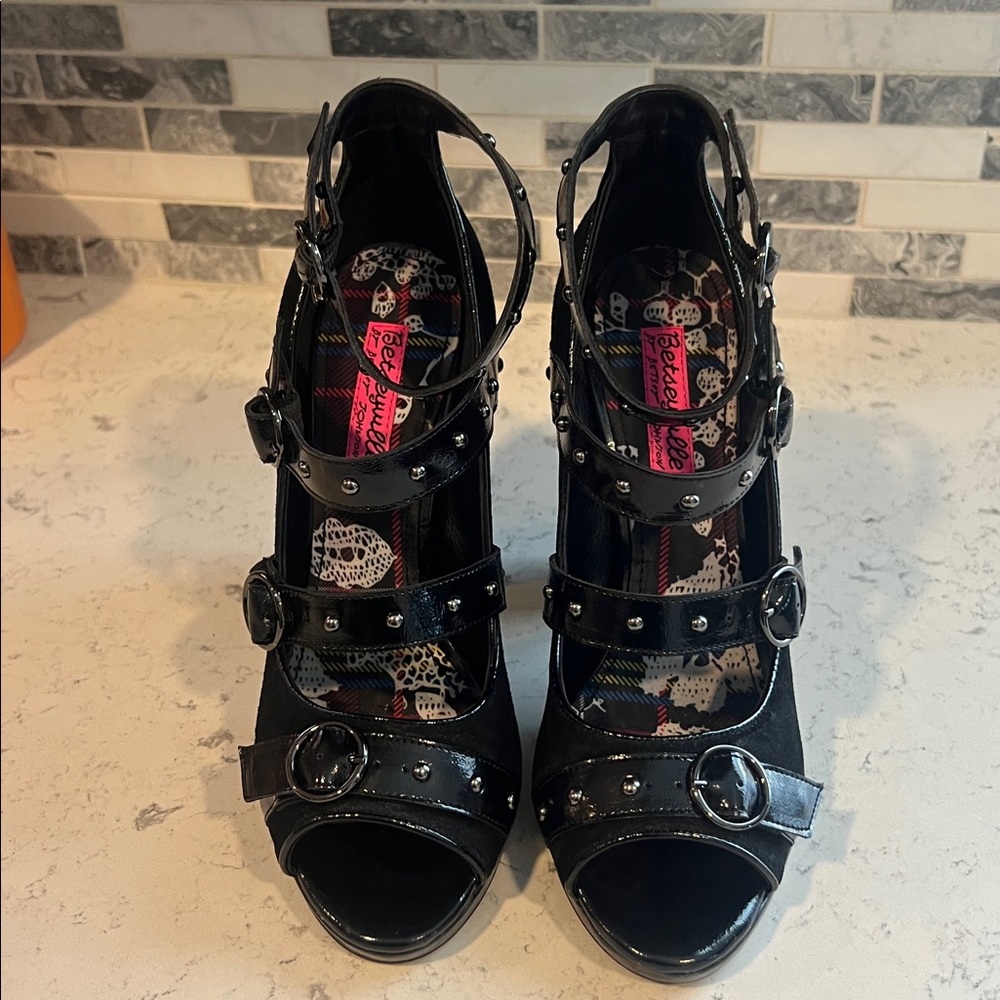 Betsyville Black high heels Size 7.5 - Picture 4 of 7